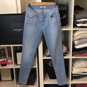 Levi light wash skinny jeans